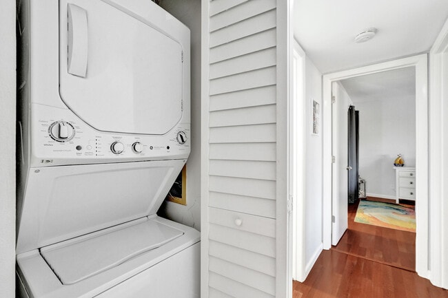 Building Photo - 1008 Green Pine Blvd