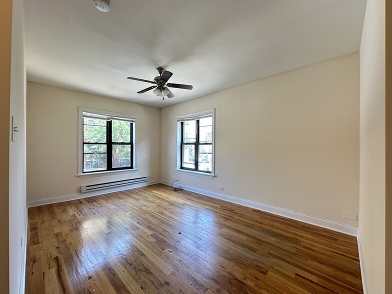 Building Photo - 938 W Cornelia Ave