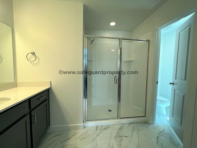 Building Photo - Newer 4 Bedroom Home in West Jordan