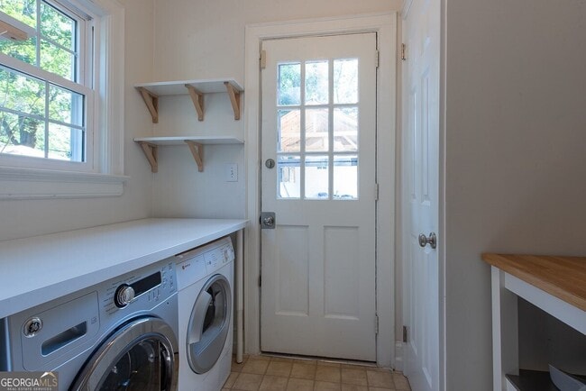 Building Photo - 208 Shadowmoor Dr