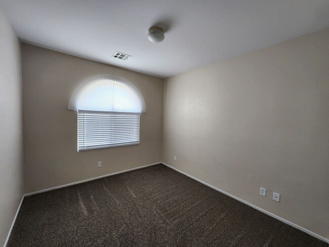 Building Photo - Spacious 3Bed/2Bath/2Car home nestled in the desirable Anthem Highlands Community- $500 Off Move ...