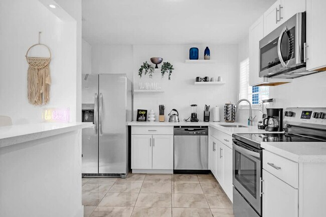 Building Photo - 18715 NW 10th Ct