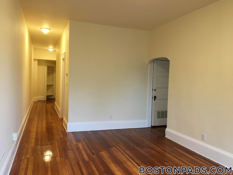 Building Photo - 1463 Beacon St