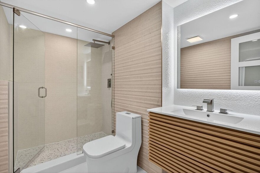 Building Photo - 525 N Ocean Blvd