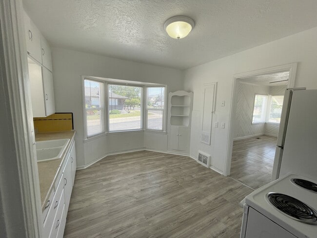 Building Photo - 4880 S Wasatch St