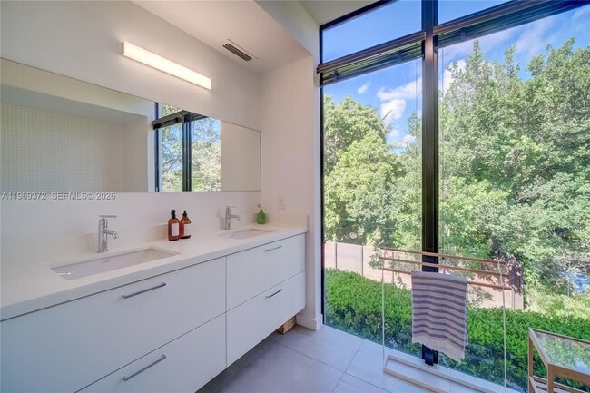 Building Photo - 8660 Arboretum Ln