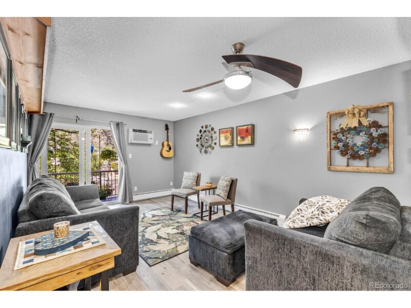 Building Photo - 1250 Golden Cir