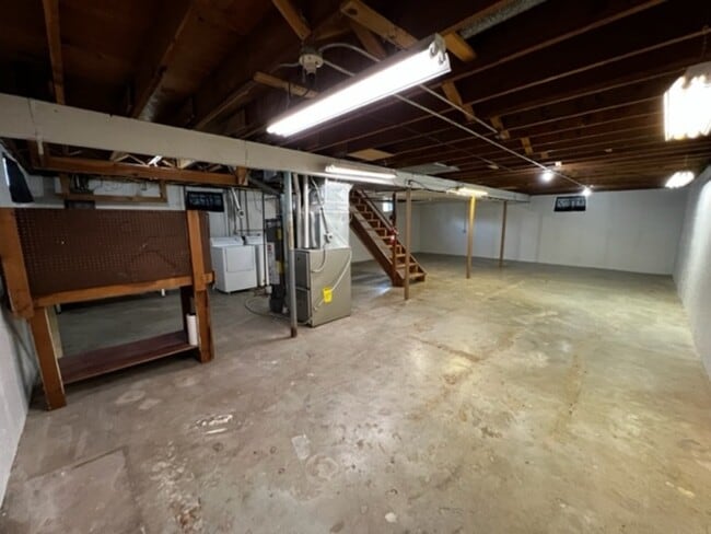 Building Photo - 4442 Rushmore Dr NE