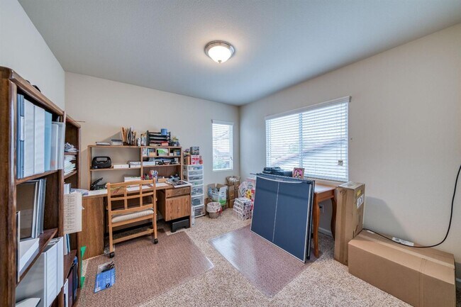 Building Photo - Beautiful 5 bedroom / 4 bath near Clovis East