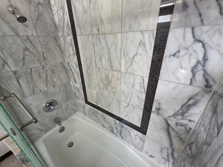 Building Photo - 1250 S Westgate Ave