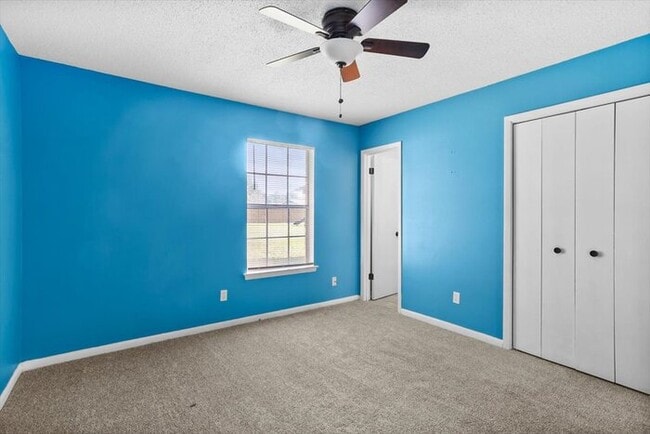Building Photo - 2315 Robert Dr