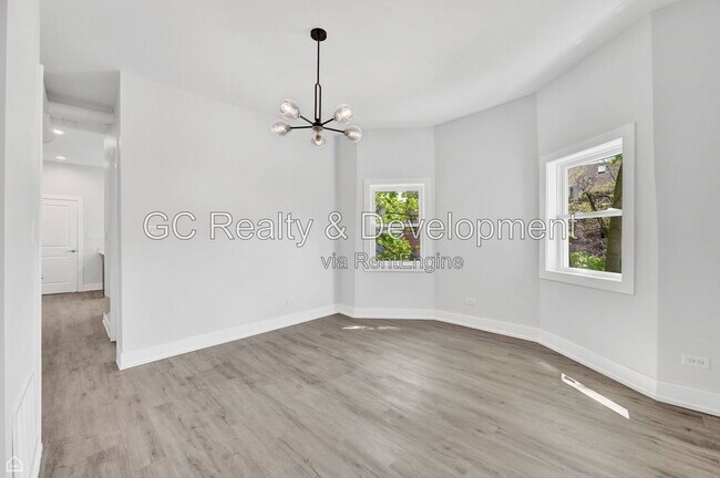 Building Photo - 2901 N Sacramento Ave