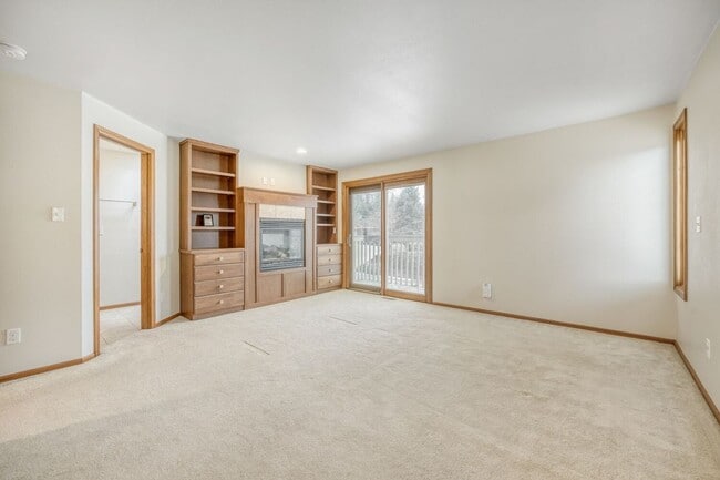 Building Photo - Single Family house on Meridian Valley Country Club.  Gated community