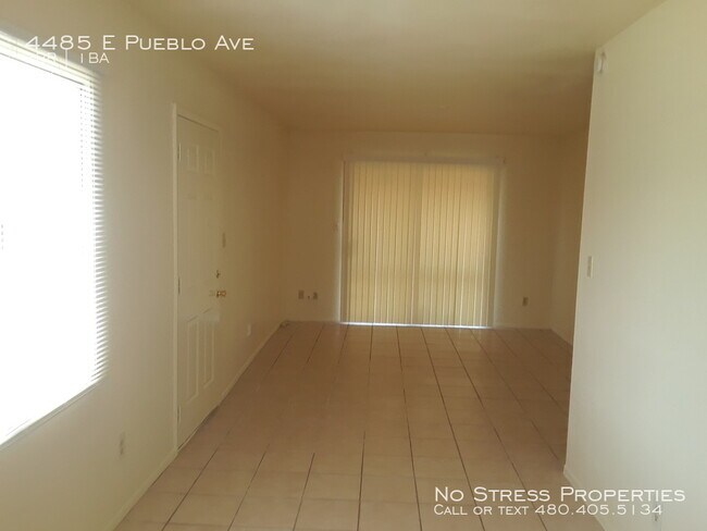 Building Photo - 2 Bed Condo off 44th St and Broadway!
