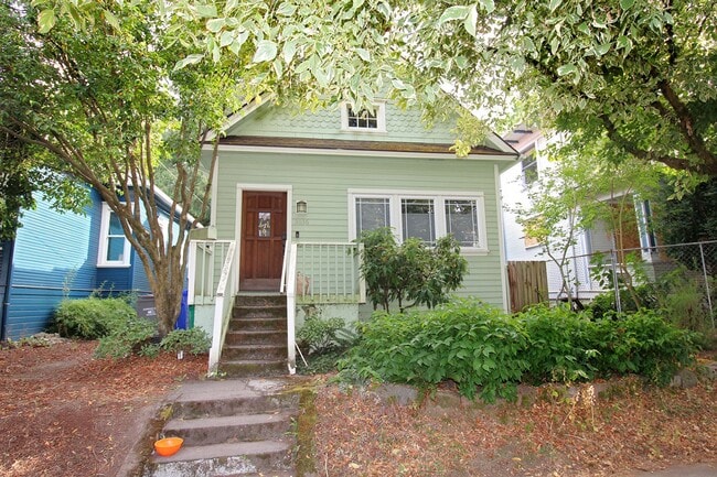 Primary Photo - 3636 SE Morrison St