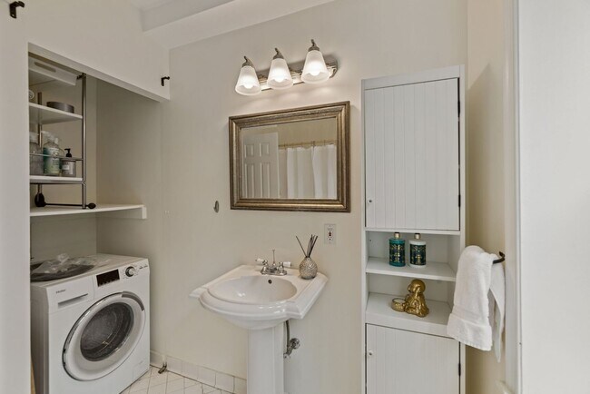 Building Photo - Kalorama Two Bedroom Duplex on Quiet Street! Private Patio/Decorative Fireplace & More!