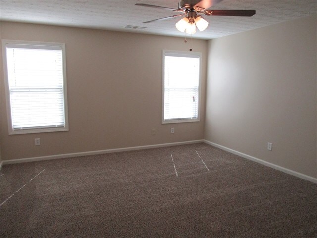 Building Photo - 113 Village Dr