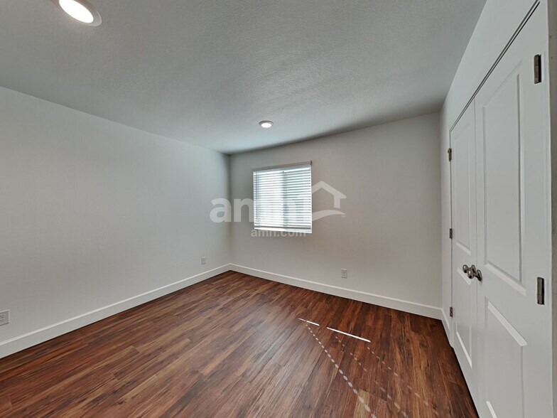 Building Photo - 4239 W St Charles Ave