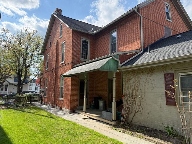 Building Photo - 301 S Broad St