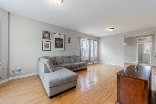 Building Photo - 2724 N Meade Ave