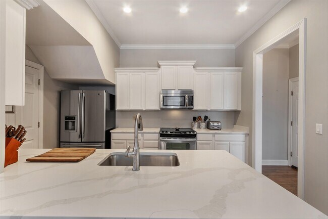Building Photo - 948 River Breeze Dr