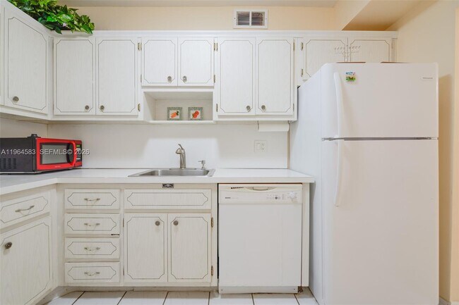 Building Photo - 1980 S Ocean Dr