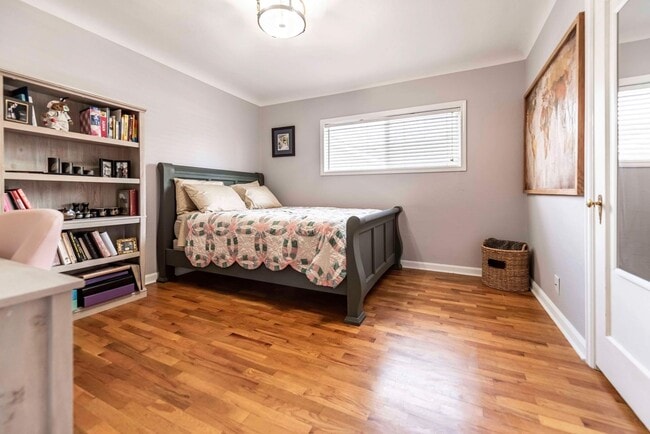 Building Photo - 3-Bedroom Bremerton Classic close to PSNS and Ferries