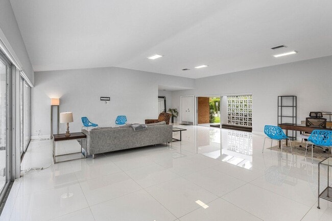 Building Photo - 900 Marble Way