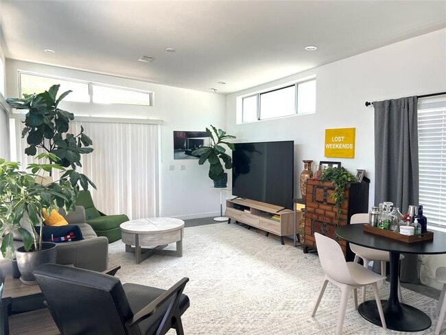 Building Photo - 1163 Perry Rd