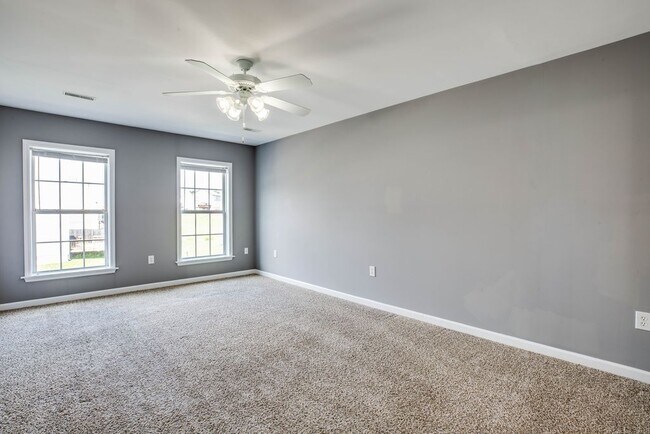 Building Photo - 43 Carlsbad Dr
