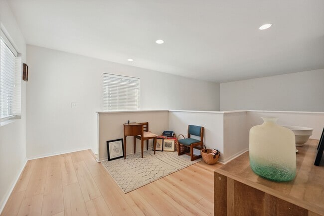 Building Photo - Spacious 3-Bedroom Home in Tumwater – Styl...