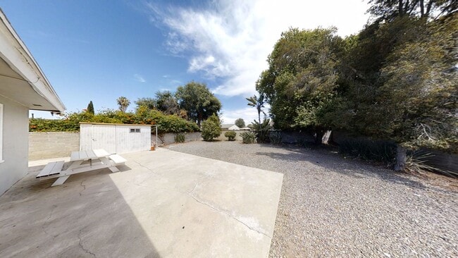 Building Photo - 5BD/3BA on Tipton!! Great Backyard w Patio!!