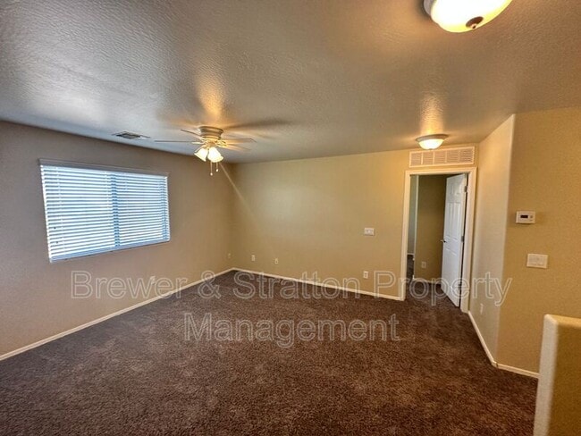 Building Photo - 2677 N Hawthorn Dr