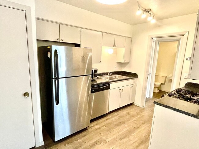 Building Photo - Two-story 1/1.5 Apt in Northeast Austin - ...