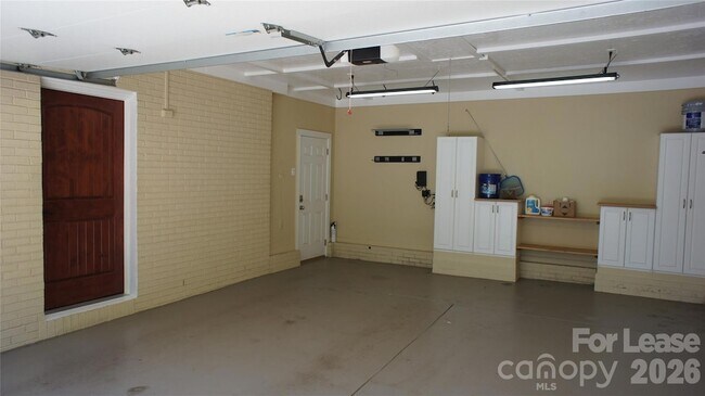 Building Photo - 4400 Woods End Ln