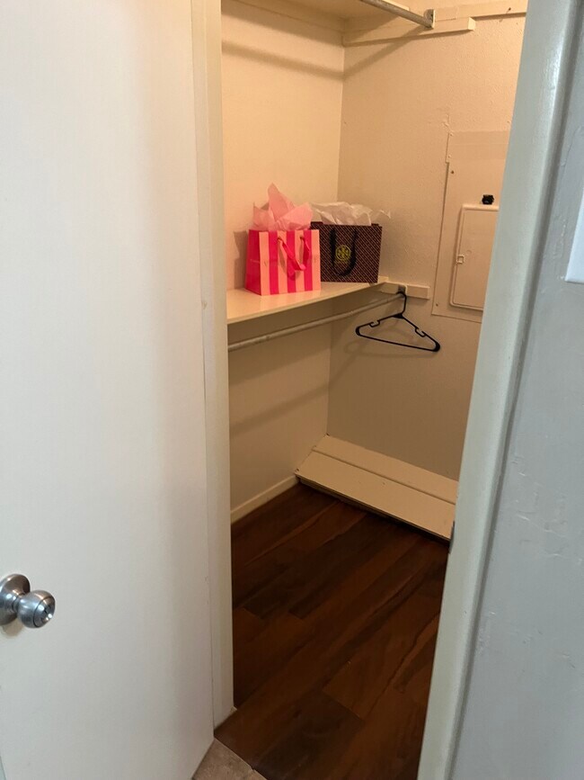 Master walk-in closet - 3136 Pin Oak Ct