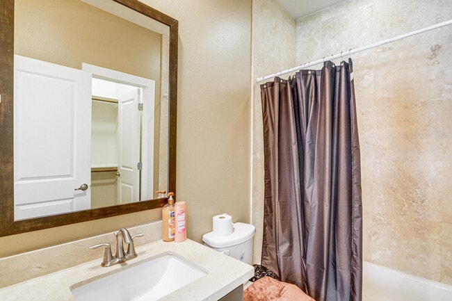 Building Photo - 1613 Bonner St