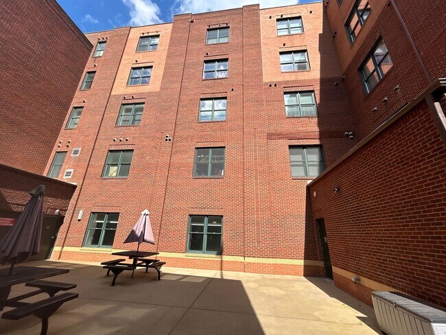 Building Photo - 1 Bed | 1.5 Bath Downtown Raleigh Condo - ...
