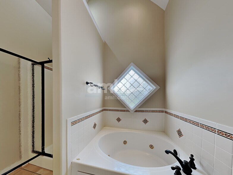 Building Photo - 405 Quick Silver Dr