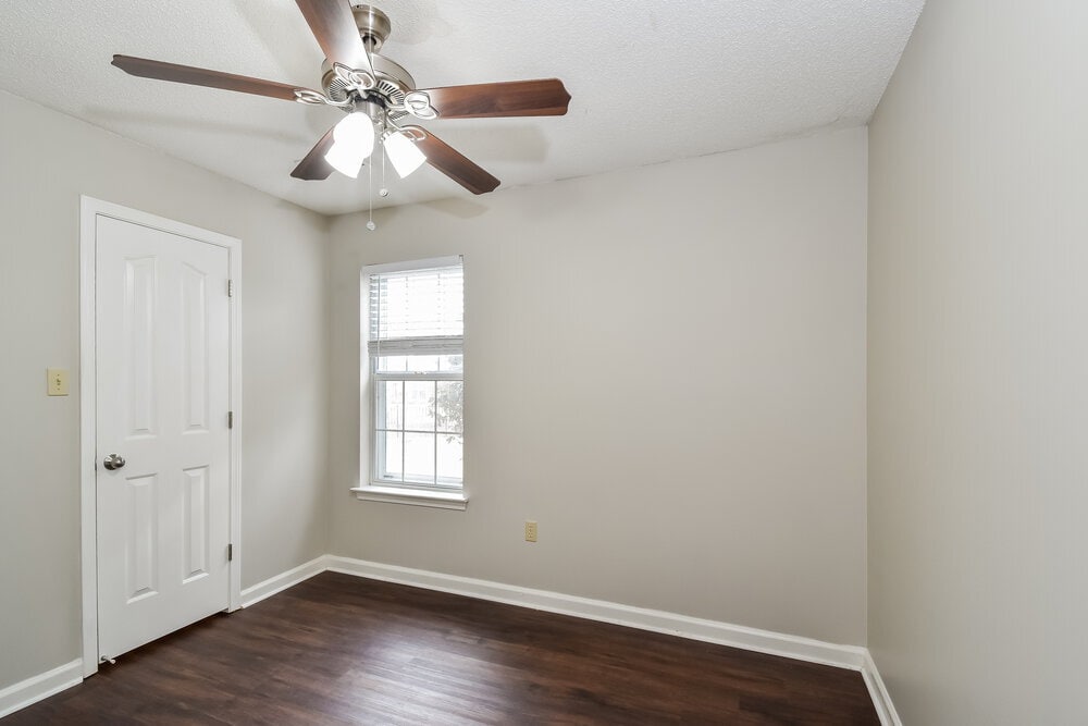 Building Photo - 200 Gaslight Cove