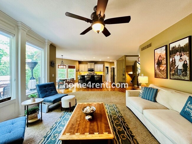 Building Photo - Beautiful Four Bedroom Home in a Quiet Neighborhood w/ an Updated Kitchen, Wood Floors, and a Fin...