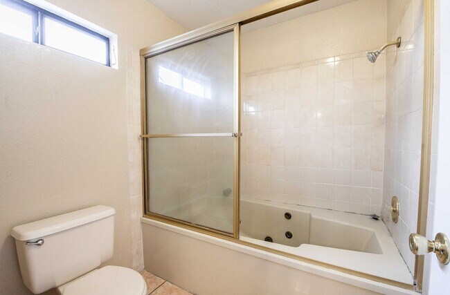 Building Photo - Great 2 Bedroom Condo