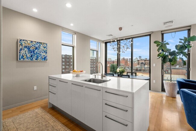 Building Photo - 7 E Springfield St