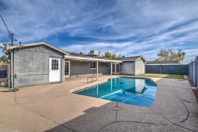 Building Photo - 21 E McKinley St