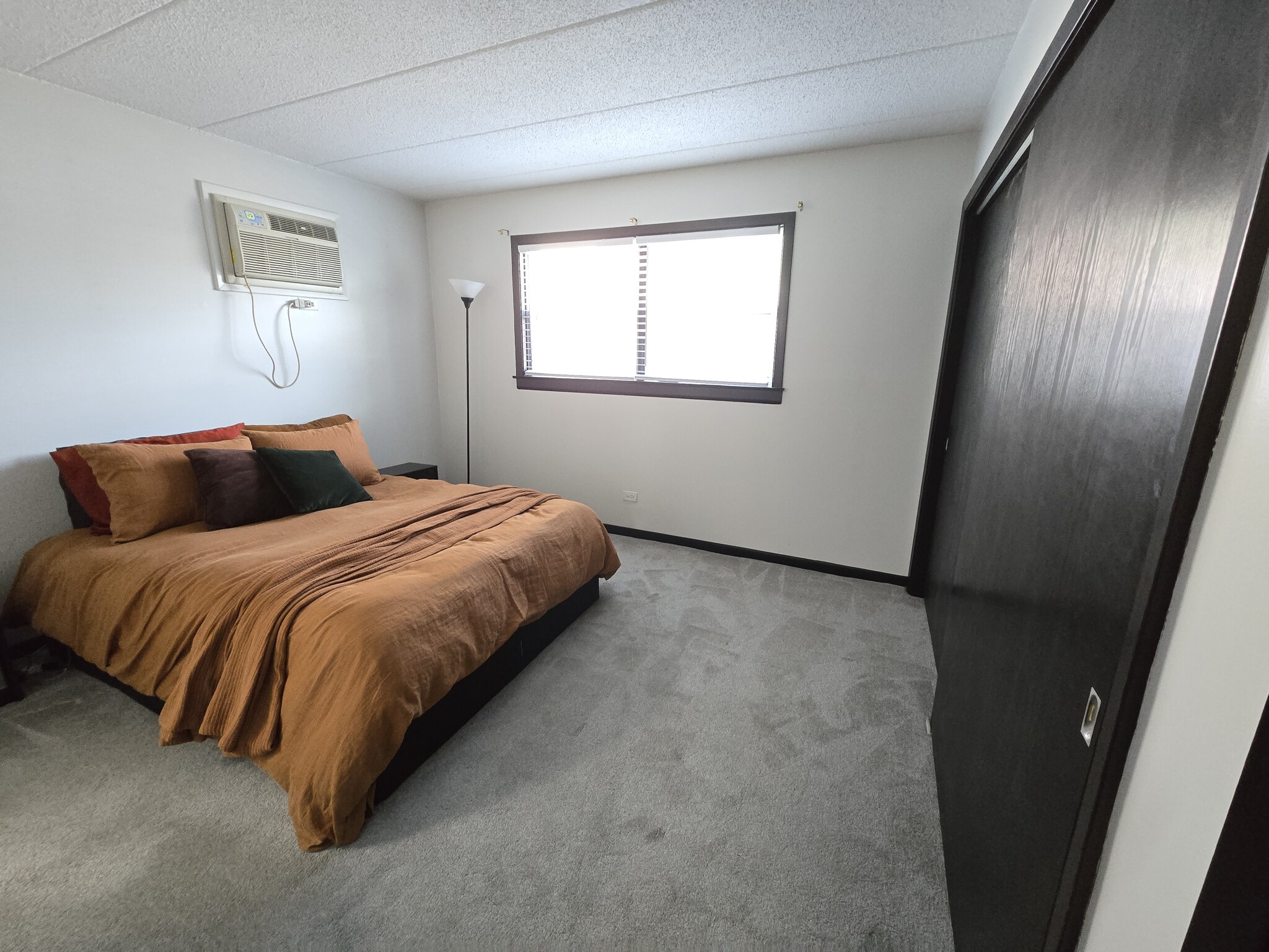 Master bed - 209 Kimbell Ave