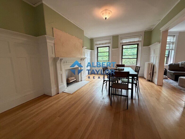 Building Photo - 1805 Beacon St