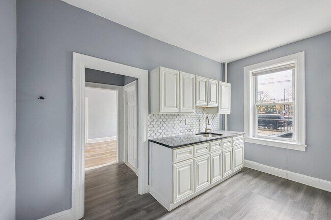 Building Photo - 6700 Park Ave