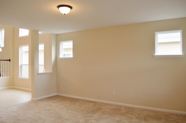 Building Photo - 174 Spring Park Ave