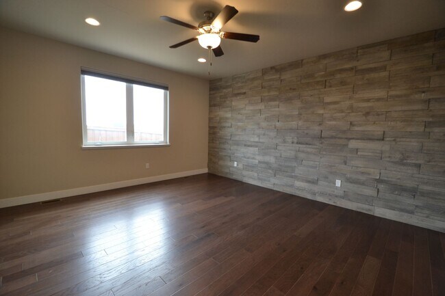 Building Photo - 3 Bedroom Ranch with Finished Basement Available Now!