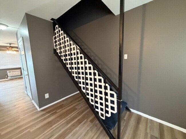Building Photo - 7489 Hazelcrest Dr